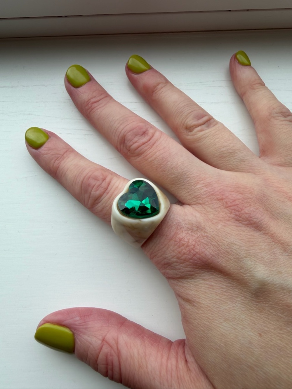 Chunky Resin Cocktail Heart Ring With Green Faceted Cubic Zirconia Gem - Size 7
